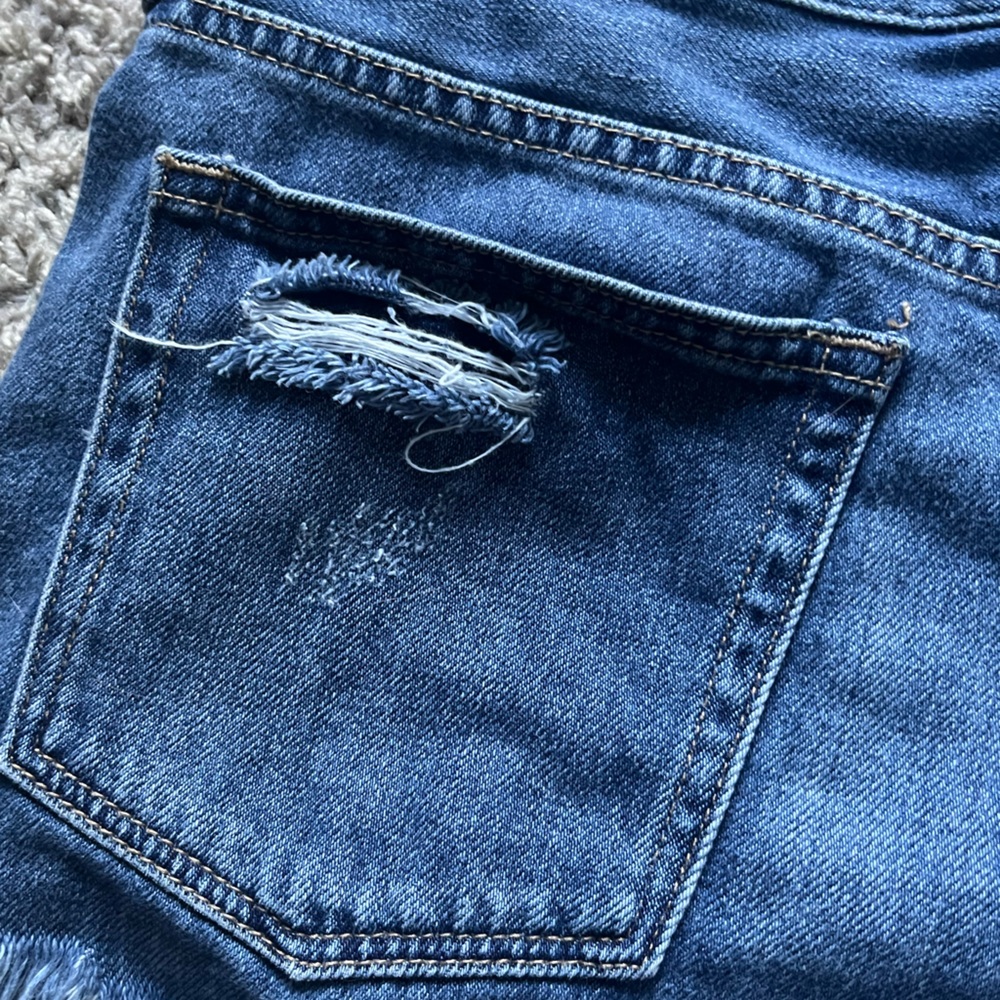 Super cute Free People We The Free Loving Good Vibrations Cutoffs in mid indigo! - Picture 7 of 9